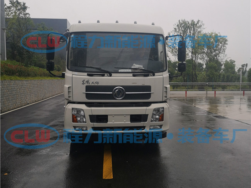 東風(fēng)天錦CL5180TSLBEV型純電動(dòng)掃路車(chē)